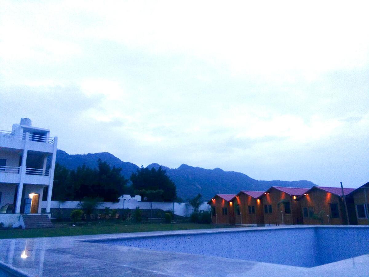 The Rustic Pines Hotel Udaipur Esterno foto